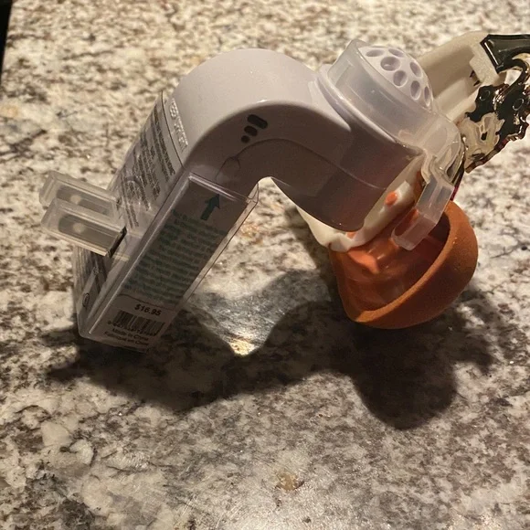 Bath & Body Works Orange and Cream Pumpkin and Squash Wallflower - Picture 5 of 5